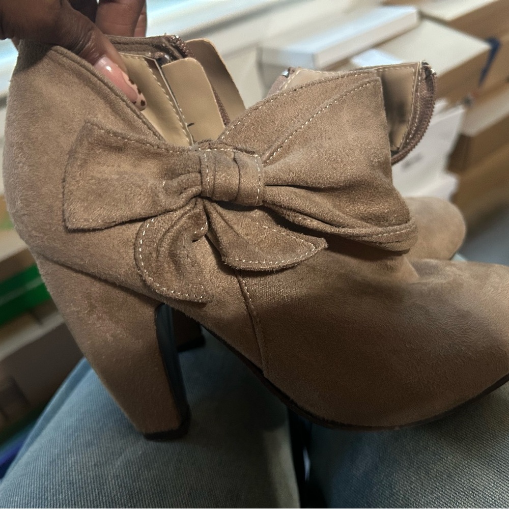 Elegant Tan Bow Ankle Boots